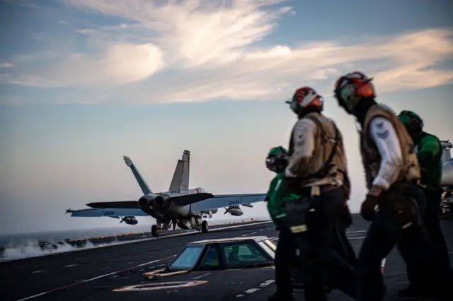 Ciidanka Cirka ee Mareykanka oo u howlagalaya duqeyn Daacish lagu beegsanayo. 