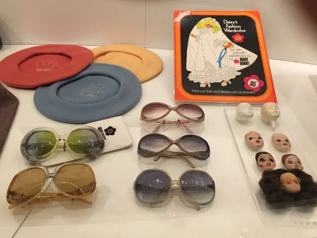 аксессуары и журнал кукольной моды