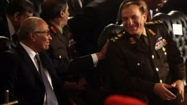 عنان والفريق شفيق (صورة أرشيفية)