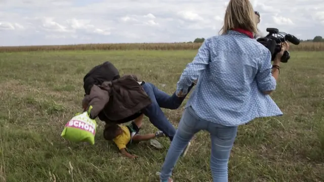 拉斯洛踢人的画面