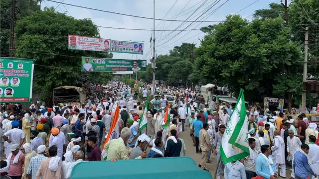 શહેરમાં ગઈકાલથી જ ખેડૂતોનું આવવું શરૂ થઈ ગયું હતું અને તેમની સંખ્યા સતત વધતી જઈ રહી છે.