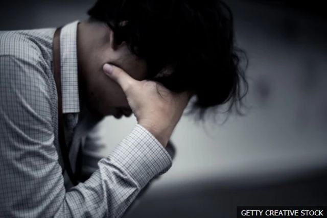 คนก้มหน้า