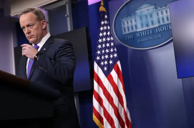 白宫发言人斯派塞称，美国司法部在1月底就对特朗普表示，弗林可能在事件中误导了美国官员和公众。