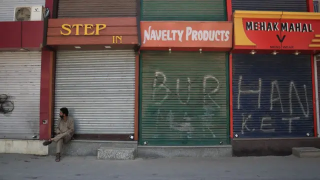 कश्मीर में बंद बाज़ार की एक तस्वीर