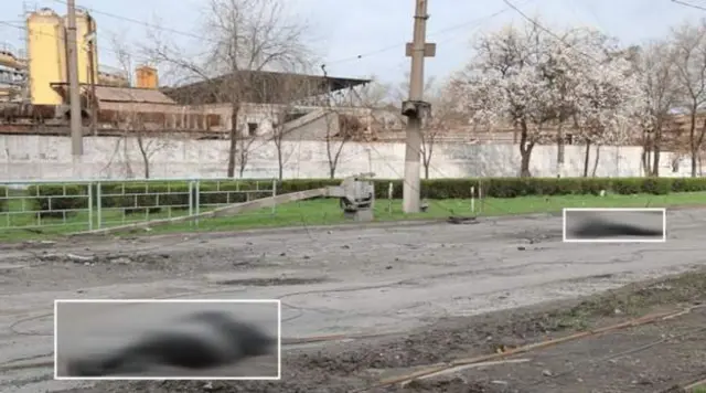 মারিউপোলের রাস্তায় মৃতদেহ।