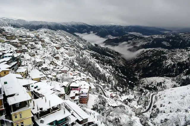 காஷ்மீர் மற்றும் சிம்லாவில் கடும் பனிப்பொழிவு (புகைப்படத் தொகுப்பு)