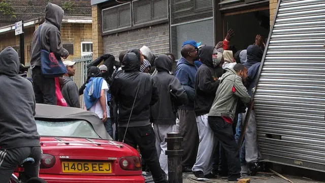 کرکره مغازهها نمیتوانست چندان دوام بیاورد