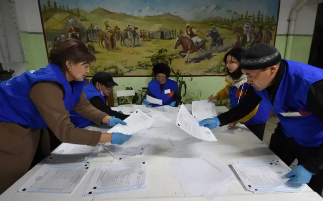 Добуштарды кол менен саноо