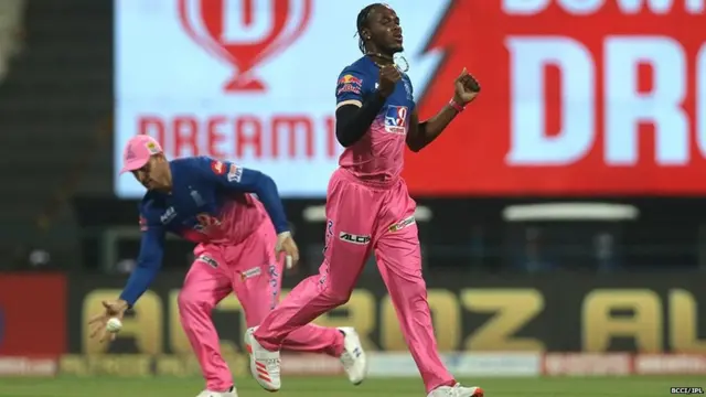 जोफ्रा आर्चर विकेट लेने के बाद