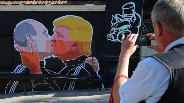 Граффити с Путиным и Трампом