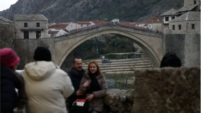 मोस्टार के पुराने पुल को बाद में दोबारा बनाया गया