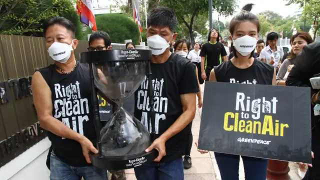 นักเคลื่อนไหวเดินขบวนทวงสิทธิอากาศสะอาด