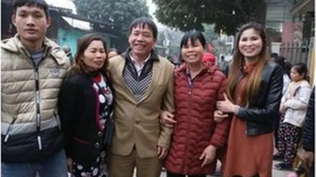 Cấn Thị Thêu, đất đai, dân chủ