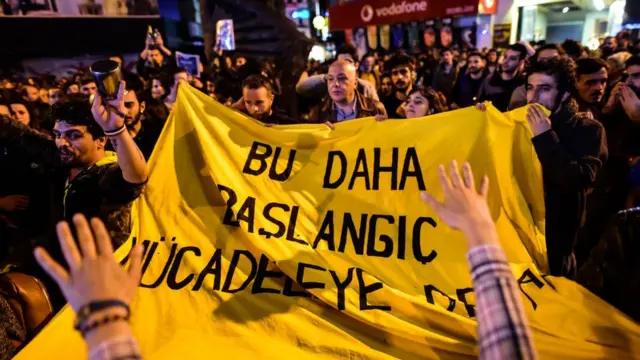 İstanbul'daki protestolarda 'Bu daha başlangıç mücadeleye devam' sloganları atıldı