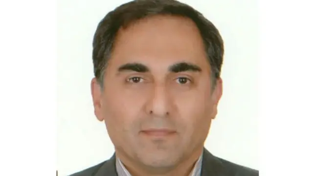 زمانی که آقای عسگری در سال ۲۰۱۷ میلادی در سلولی در بازداشتگاه "لیک کانتی" بود فقط یک بار برای غذا از سلول خود خارج شد؛ او به گروه کوچکی از زندانیان فیزیک تدریس می‌کرد؛ یکی از آنها روسی و دو زندانی دیگر آفریقایی-آمریکایی بودند.