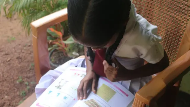 මවට HIV නිසා දැරියකගේ අධ්‍යාපනයට බාධා