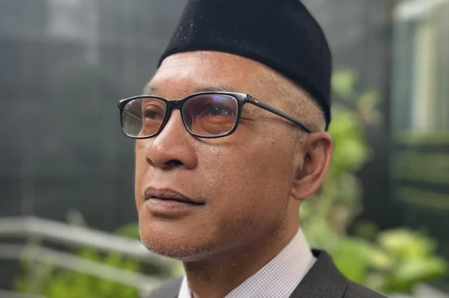 Hakim Sunoto (foto atas) menyatakan dissenting opinion atau pernyataan yang berbeda dalam vonis terhadap Eks Direktur Utama PT Angkutan Sungai, Danau, dan Penyeberangan (ASDP) Indonesia Ferry (Persero), Ira Puspadewi.