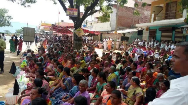 மக்களின் போராட்டம்