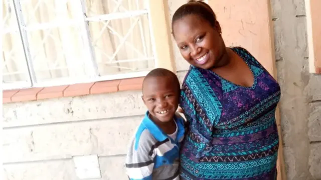 Miriam akiwa na mtoto wake wa miaka 5 ambaye anasema ni furaha yake