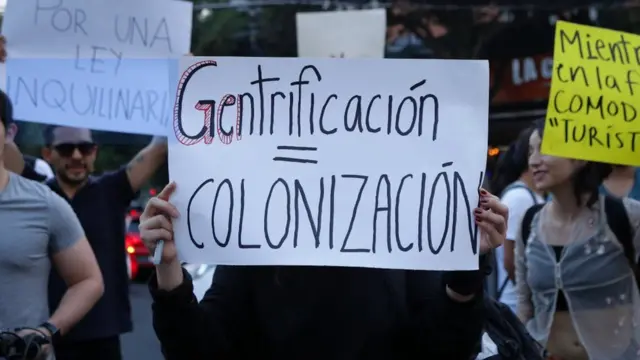 Protesta contra acuerdo de AirBnB y CDMX.