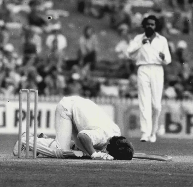 ઘાવરીના બાઉન્સ પર ભોંસરસા થઈ ગયેલા ઑસ્ટ્રેલિયન બૅટ્સમેન્ટ ગેરી કોઝીયર