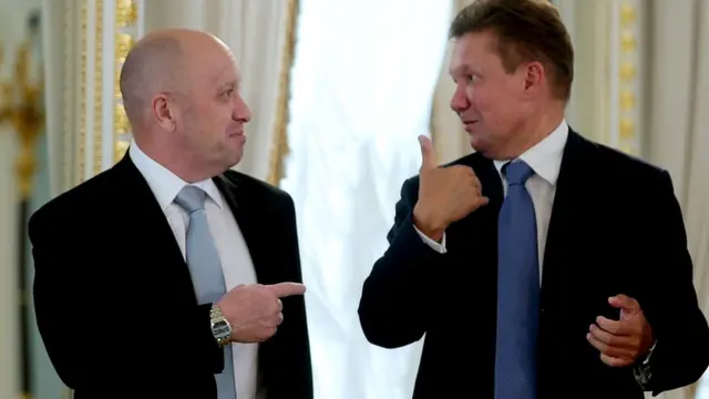 Генеральный директор ООО "Конкорд Кейтеринг" Евгений Пригожин и председатель правления, заместитель председателя совета директоров ПАО "Газпром" Алексей Миллер (2016 год)