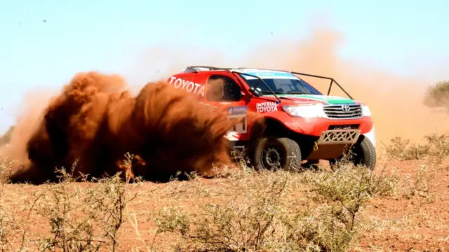 Sawir laga qaaday tartan baabuur wadid oo lagu qabtay saxaraha sanadkii 2015