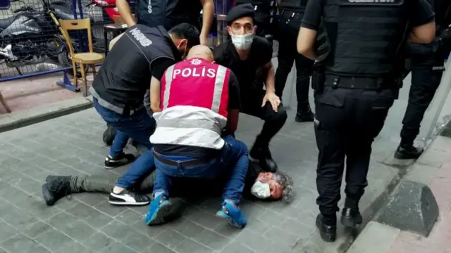 Polis