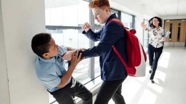 Айрим олимларнинг фикрича, садистлик нуқсининг бўлиши инсонларга бошқалар устидан устунликка интилиш, ҳокимият тепасига чиқишга ёрдам беради