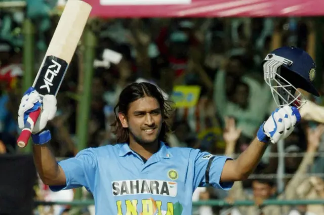 ધોનીના લાંબા વાળ