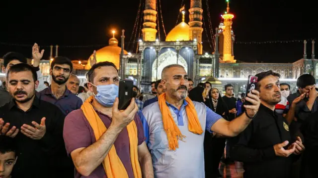 مراسمی برای پنجمین امام شیعیان در حرم "حضرت معصومه" قم روز شنبه برگزار شد