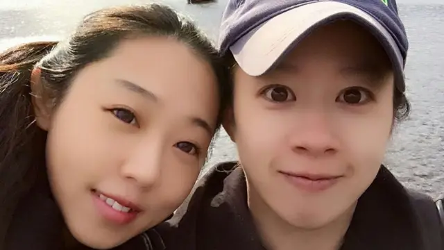 Ou Xiaobai (right) with her girlfriend