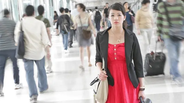 Жінка в аеропорту