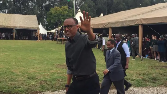 Perezida Paul Kagame w'u Rwanda mu muhango wo kwita amazina ingagi kuri uyu wa gatanu