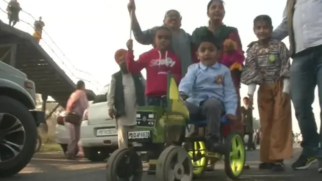 घर लौटते आंदोलनकारी