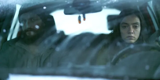 صحنه‌ای از فیلم «برف و خرس»