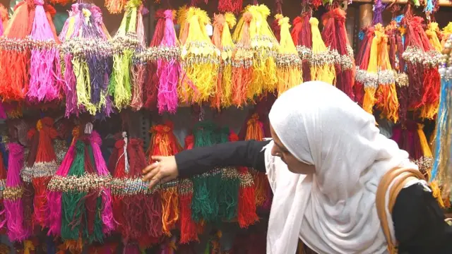 கடைகள் 24 மணி நேரம் இயங்க இசைவு