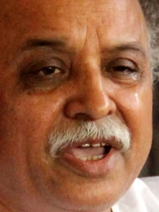 રડતા પ્રવીણ તોગડિયાની તસવીર