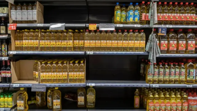 زجاجات زيت عباد الشمس