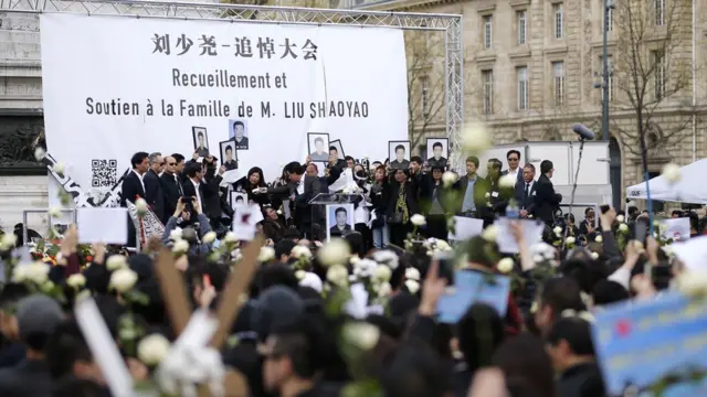 巴黎共和国广场悼念刘少尧集会现场（2/4/2017）