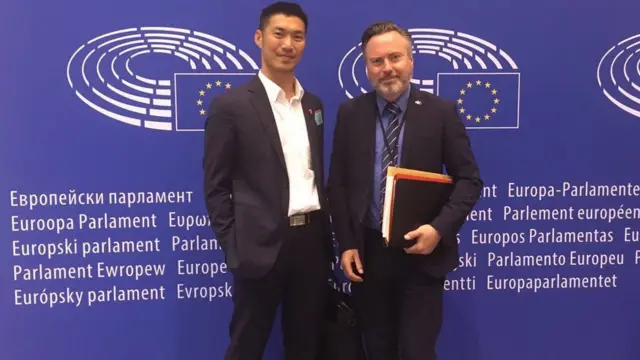 ธนาธร จึงรุ่งเรืองกิจ