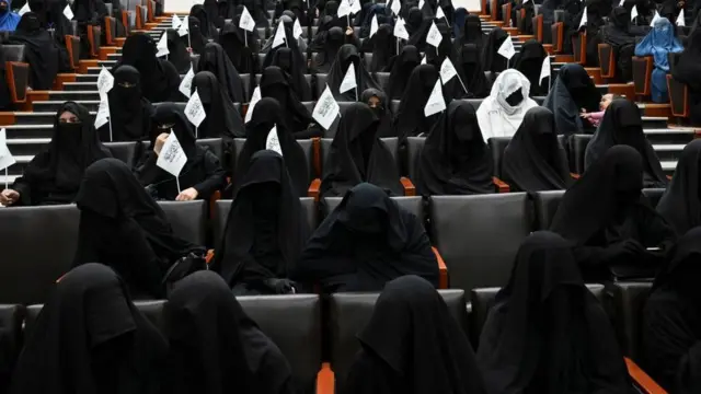 কাবুলের শহীদ রাব্বানি বিশ্ববিদ্যালয়ে তালেবানের পক্ষে একটি নারী সমাবেশ