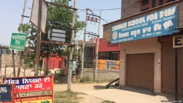 ਰਮਨਦੀਪ ਵੱਲੋਂ ਆਪਣੇ ਘਰ ਵਿੱਚ ਹੀ 4 ਕਮਰਿਆਂ ਵਿੱਚ ਸਕੂਲ ਚਲਾਇਆ ਜਾ ਰਿਹਾ ਹੈ