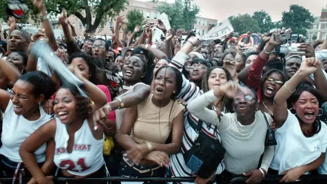 Fanáticas de DMX durante un concierto en 2001.