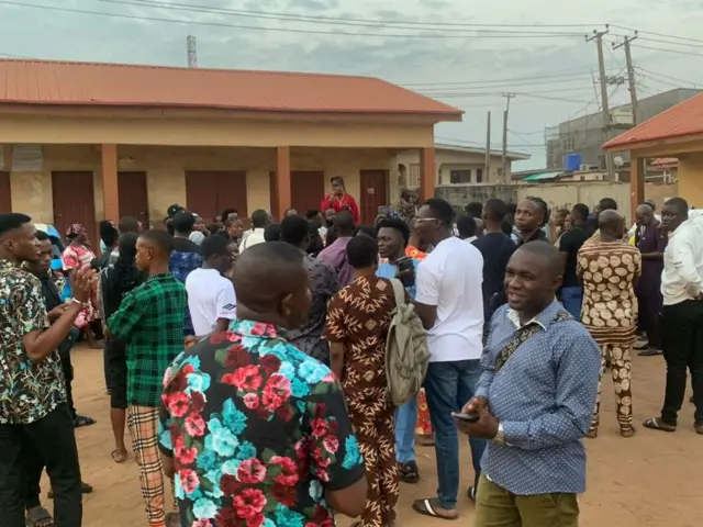 Awọn ẹbi, ara ati ojulumọ ṣe ayẹyẹ idagbere abẹla titan fun Adukẹ Gold