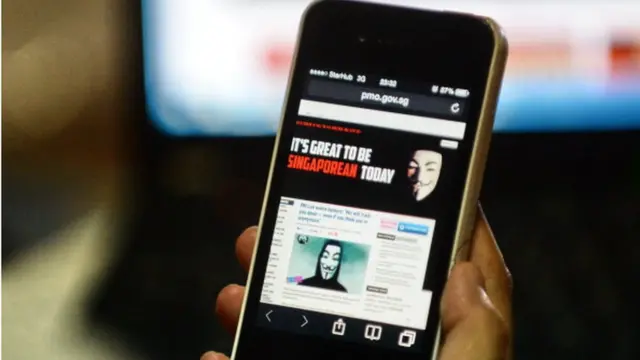 Un teléfono móvil.