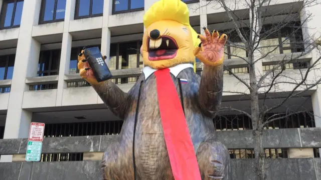 фигура мыши Трампа