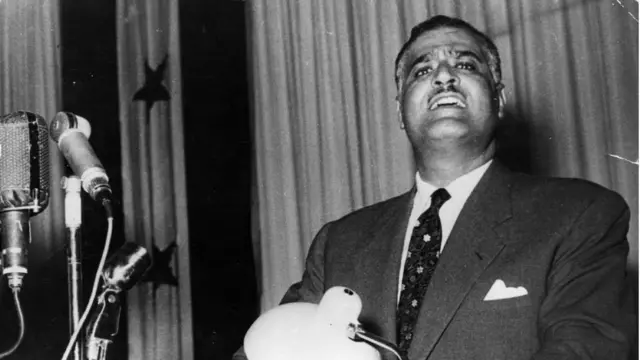 Gamal Abdul Nasser dando discurso