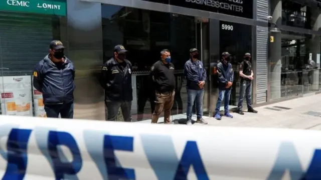 மருத்துவர் லூக்கின் வீட்டில் விசாரணை