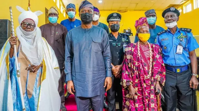 Gomina ipinlẹ Ọyọ Ṣeyi Makinde ti paṣẹ wi pe ki wọn ṣi ọja Ṣaṣa pada lẹyin ọsẹ melo kan ti wọn ti ọja naa pa.